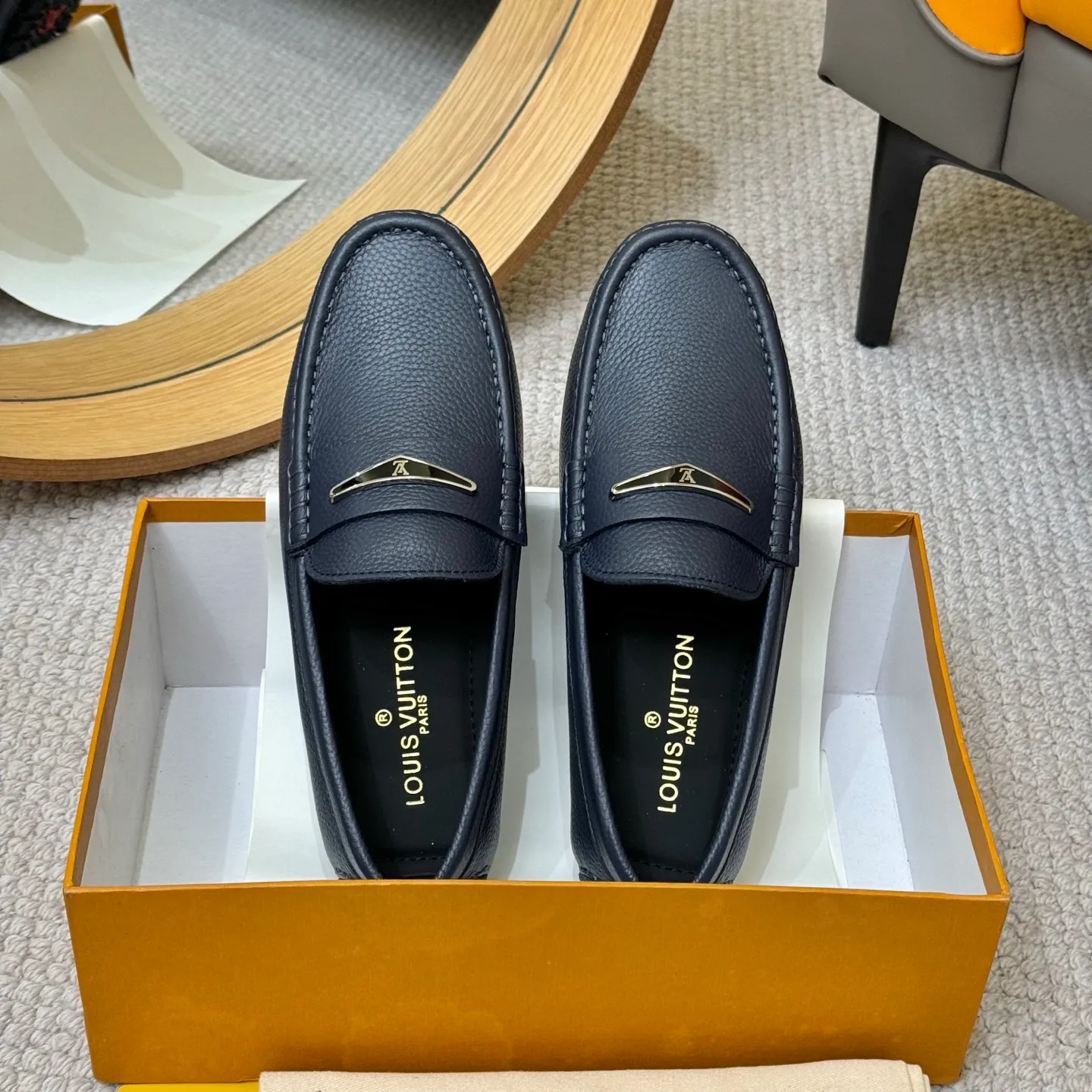 Men's men's shoes 💰420 (Yangli) LV 2⃣️0⃣️2⃣️5️⃣Spring and summer counter GLORIA series models ✈️Original factory special leather production, original last type. A classic driving slip-on casual shoe that shows an elegant style with exquisite craftsmanship details such as Monogram embossing all over the upper🌀Italian imported calfskin fabric Sheepskin foot pads➕Inside～Private mold replica sole Unique style Comfortable driving slip-on Size: 4-12 (38-46) Comes with [Counter packaging: original box, wrapping paper, card, instruction manual, shoehorn, cloth bag] No pressure to enter and leave the counter!